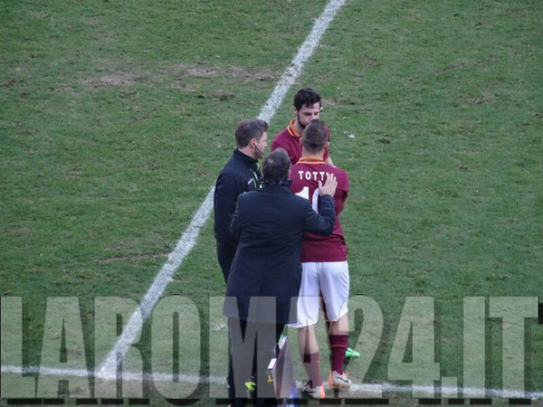 CAMBIO_DESTRO_TOTTI_ROMA_VERONA_26_1_14