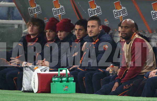 TOTTI_maicon_burdisso_florenzi_jedvaj_PANCHINA CONTRO LIVORNO MANCINI