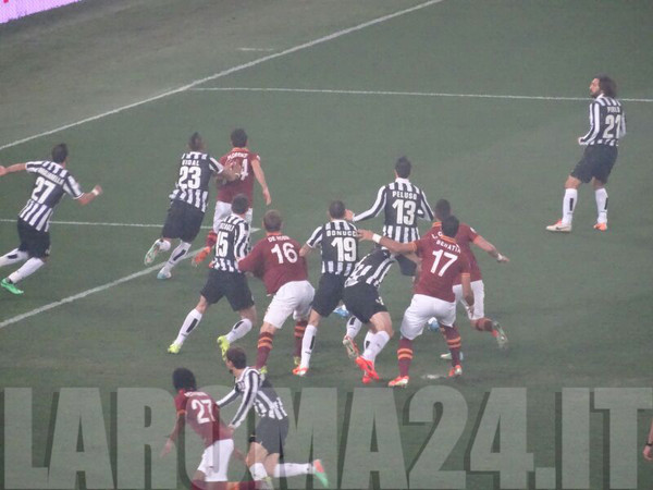 azione_area_roma_juve_ci_210114