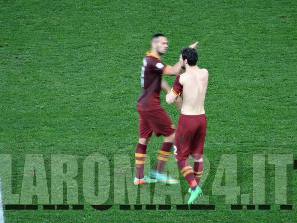 DESTRO_FESTEGGIA_CON_CASTAN_ROMA_SAMP