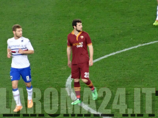 DESTRO_TUTTA_FIGURA_SFOCATA_ROMA_SAMP