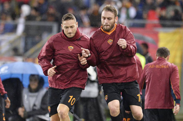 totti de rossi corsa riscaldamento