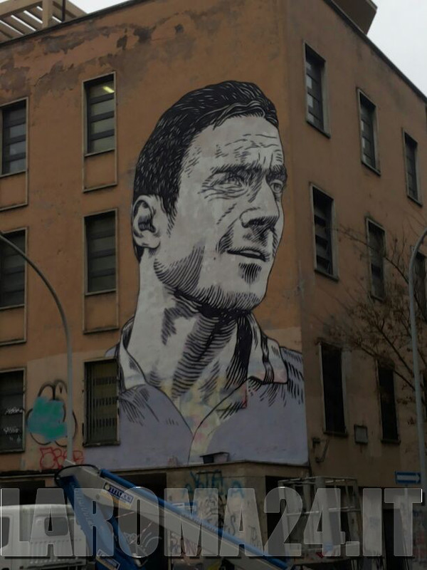 Totti_Murales_San_Giovanni3