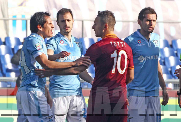 TOTTI_PARLA_CON_LEDESMA_LULIC_E_RADU_GUARDANO_MANCINI_LR25