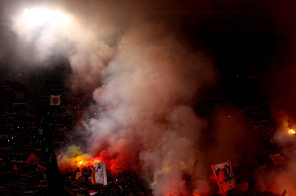 curva-sud-fumogeni-roma-napoli-ci-ottima