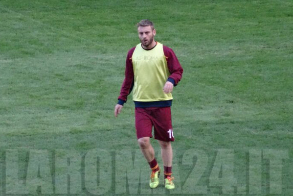 de rossi tutta figura riscaldamento