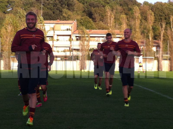 de_rossi_bradley_trigoria_081113