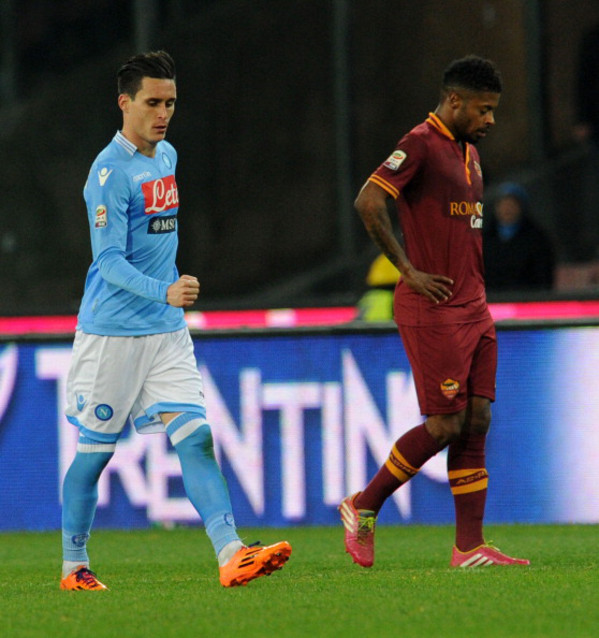 napoli-roma-callejon-pugno-esultanza-bastos-sullo-sfondo