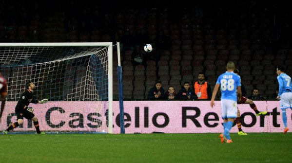 napoli-roma-de-sanctis-guarda-pallone-gol-callejon