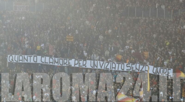 STRISCIONE CONTRO BALOTELLI ROMA MILAN