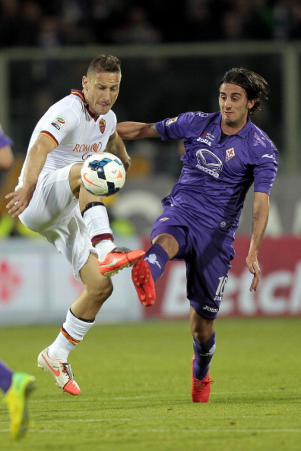 Totti-prova-a-saltare-Aquilani-Fiorentina-Roma