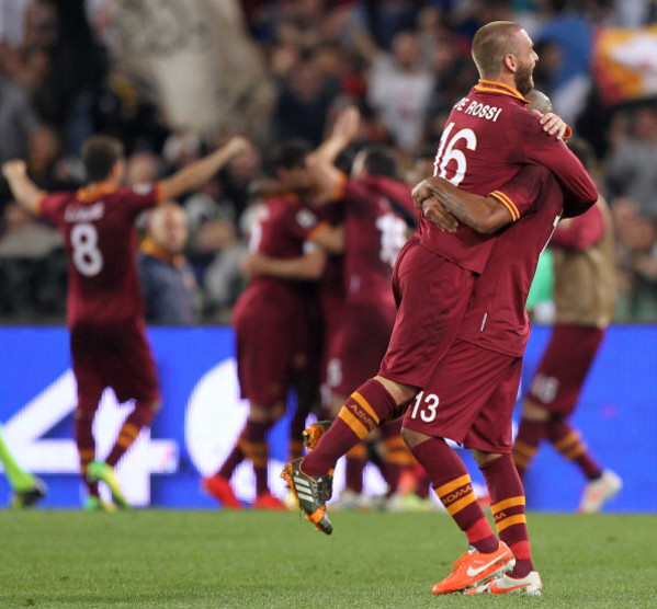 de rossi maicon abbraccio roma milan