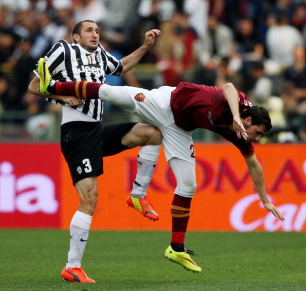 destro chiellini contrasto roma-juve