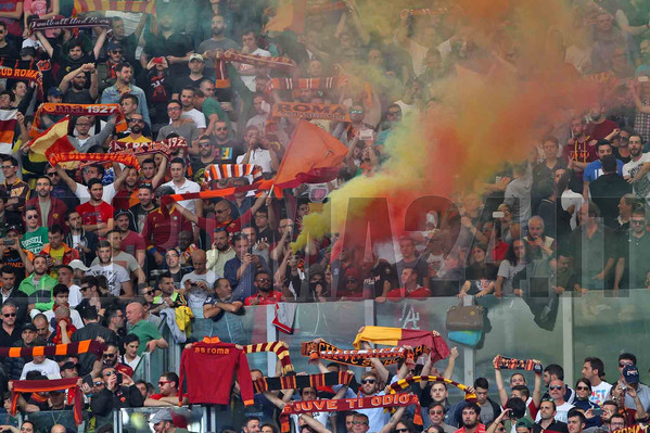 Fumogeni tifosi  Roma-Juve 12.5.14