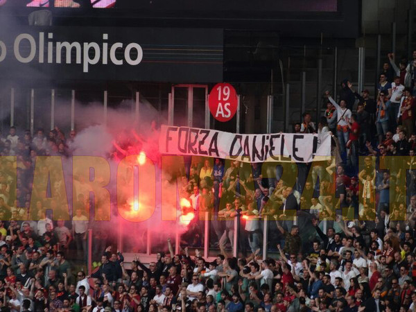 Striscione Forza Daniele (De Santis)  Roma Juve 11.5.14