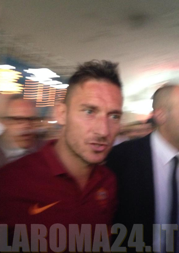 totti presentazione maglia home