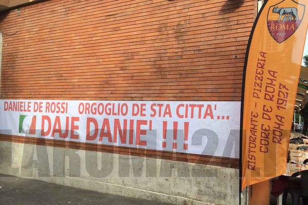 Striscione De Rossi 13.6.14