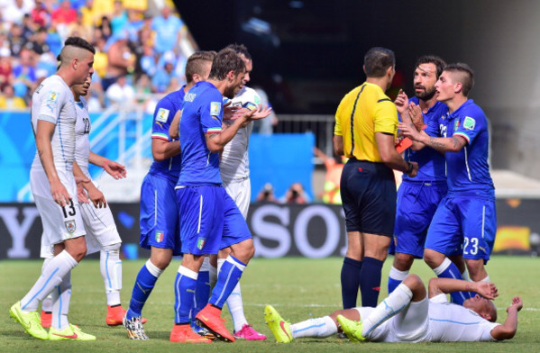 pirlo verratti proteste ITA-URU