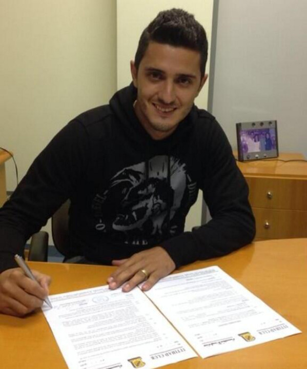 Marquinho firma ittihad