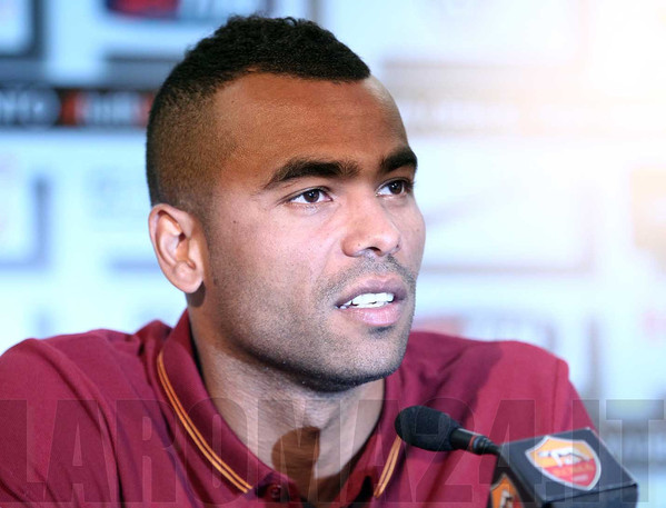 Presentazione Ashley Cole FOTO GINO 1