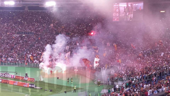 Curva Sud fumogeni Presentazione Roma Fenerbahce 19.08.14