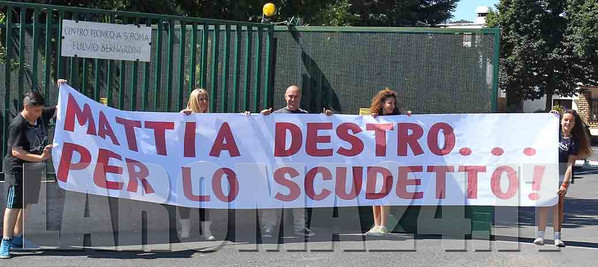 Striscione Pro-Destro Trigoria