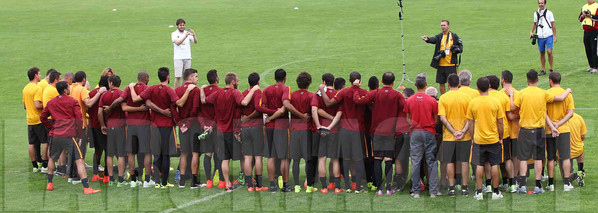 squadra posa foto ufficiale spalle mancini