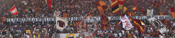 striscione 30 denari roma fiorentina 300814 mancini