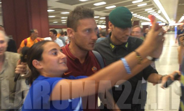 totti foto tifosa fiumicino