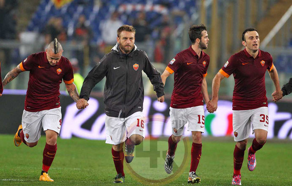 de rossi nainggolan pjanic toro per mano fine roma cesena 301014 MANCINI