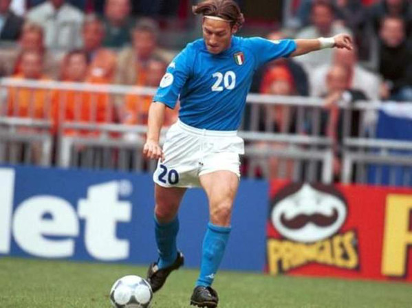 totti calcia euro 2000