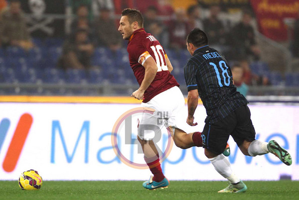 TOTTI MEDEL AZIONE ROMA INTER 301114 MANCINI