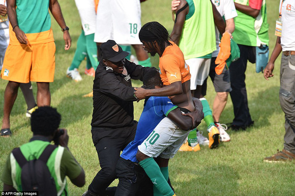 gervinho invasione tifosi costa d'avorio