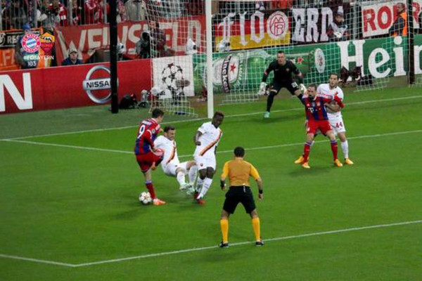 lewandowski torosidis azione bayern roma