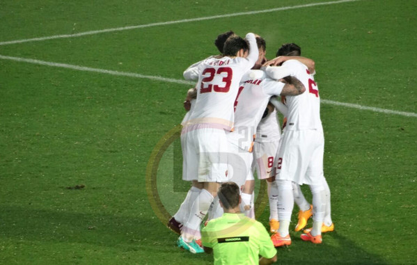 nainggolan abbracciato dopo gol atalanta roma