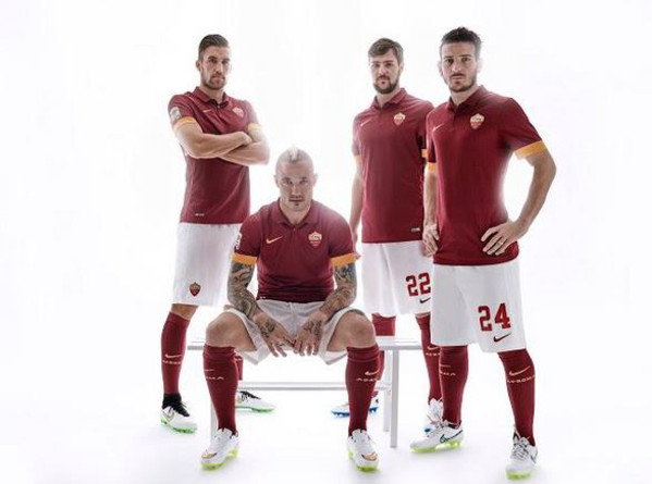 Strootman Destro Nainggolan Florenzi scarpini nike Shine Through