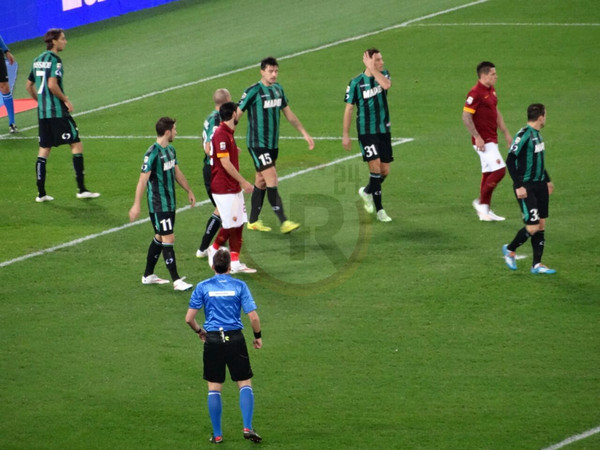 roma sassuolo azione in area