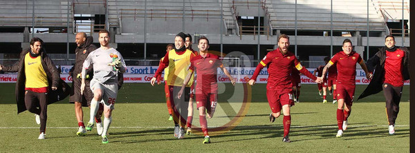 squadra festeggia fine partita udinese lr24