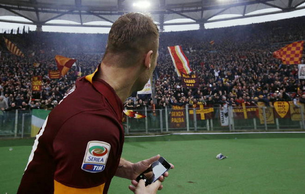 totti spalle cell derby