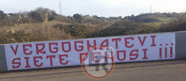 striscione trigoria vergognatevi penosi lr24