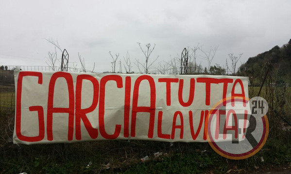 striscione pro Garcia Trigoria 04.02.2015