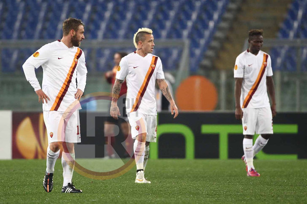 de rossi nainggolan yanga mbiwa tristi roma-feyenoord 20.02.2015 foto gino