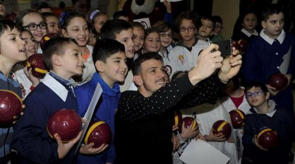 florenzi selfie scula elementare