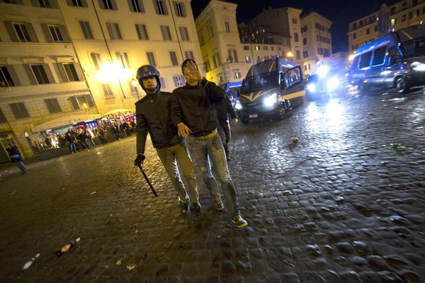 Clashes between police and supporters of Feyenoord in the centre of Rome