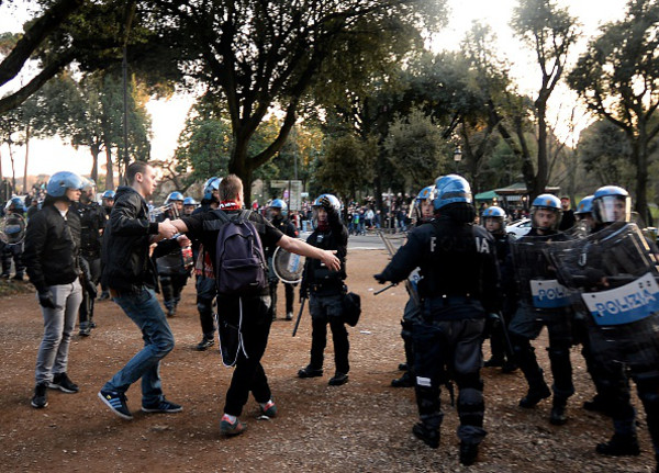 ITALY-FBL-FANS-CLASH-NETHERLAND-FEYENOORD