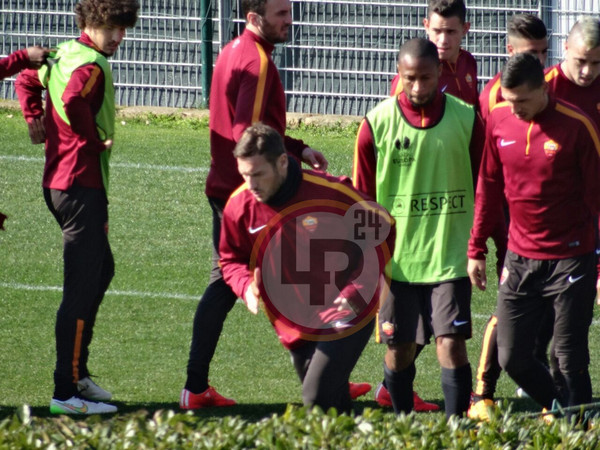 totti e gruppo trigoria lr24