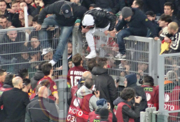 squadra sotto curva zoom roma fiore