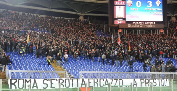 striscione roma s'è rotta er cazzo