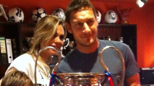 totti-visita-el-museo-del-barca