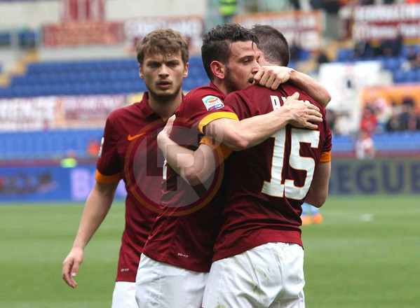 FLORENZI PJANIC ABBRACCIO ROMA NAPOLI 040415 MANCINI